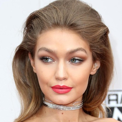 5 Opsi Foundation Favorit Para Model, Gigi Hadid Hingga Cindy Crawford 5 Opsi Foundation Favorit Para Model, Gigi Hadid Hingga Cindy Crawford