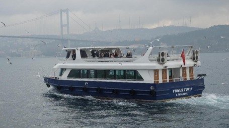 Membelah Benua Eropa & Asia dengan Kapal Pesiar Bosphorus Membelah Benua Eropa & Asia dengan Kapal Pesiar Bosphorus