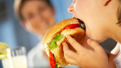 Hal-hal yang Menyebabkan Kalap Makan Usai Olahraga 1 Hal-hal yang Menyebabkan Kalap Makan Usai Olahraga 1