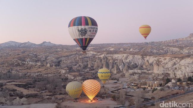 Sensasi Melayang di Langit Kota Batu Turki