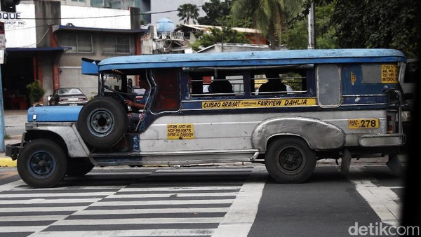 Cuma di Filipina Bekas Mobil  Perang  Jadi Angkot 3