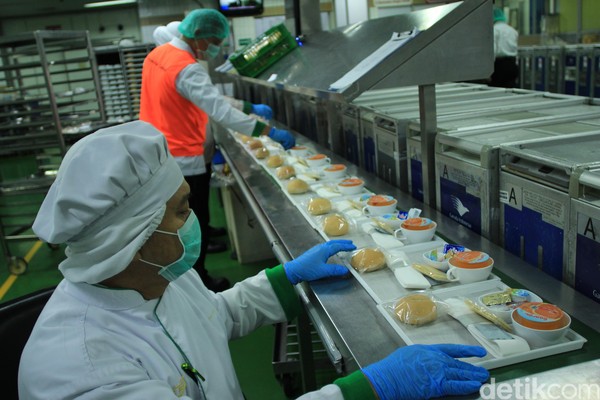 Foto Perjalanan Makanan dari Dapur Sampai ke Pesawat 7 Foto Perjalanan Makanan dari Dapur Sampai ke Pesawat 7