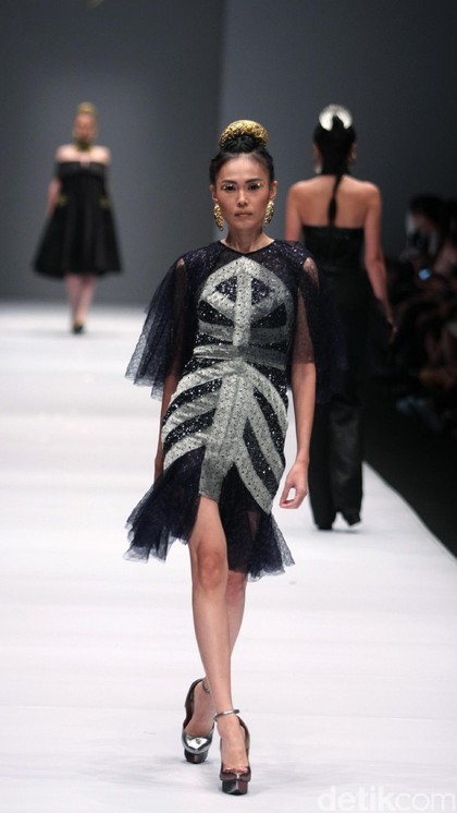 Foto Koleksi Ivan Gunawan di Jakarta Fashion Week 2019