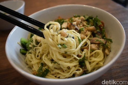 4 Bahan Ini Bikin Racikan Mie Ayam Jadi Gurih Enak 4 Bahan Ini Bikin Racikan Mie Ayam Jadi Gurih Enak