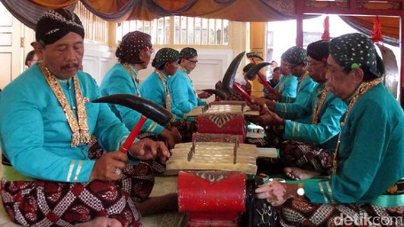 Menikmati Gamelan Sekaten Keraton Yogyakarta Sambil Makan 