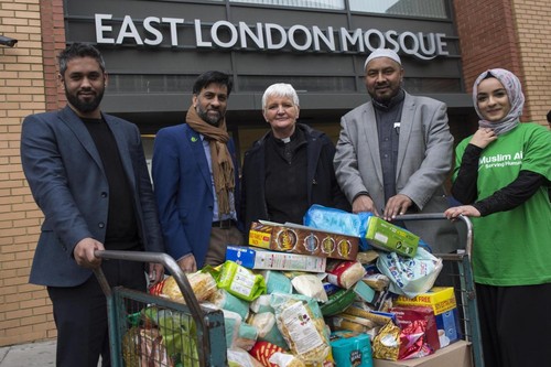 Muslim di London Donasikan 10 Ton Makanan bagi Tunawisma yang Rayakan Natal