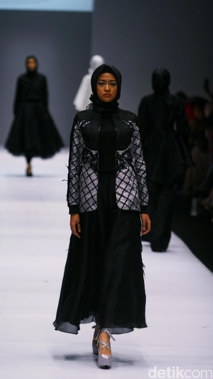 Foto: Koleksi Ayu Dyah Andari di Jakarta Fashion Week 2017