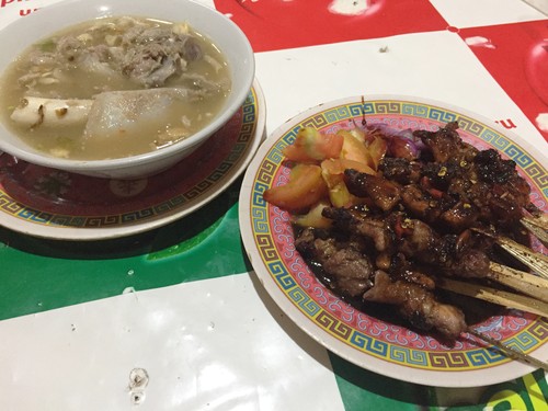 RM H. Sadjim: Nyuss! Empuknya Sate Kambing Khas Tegal 