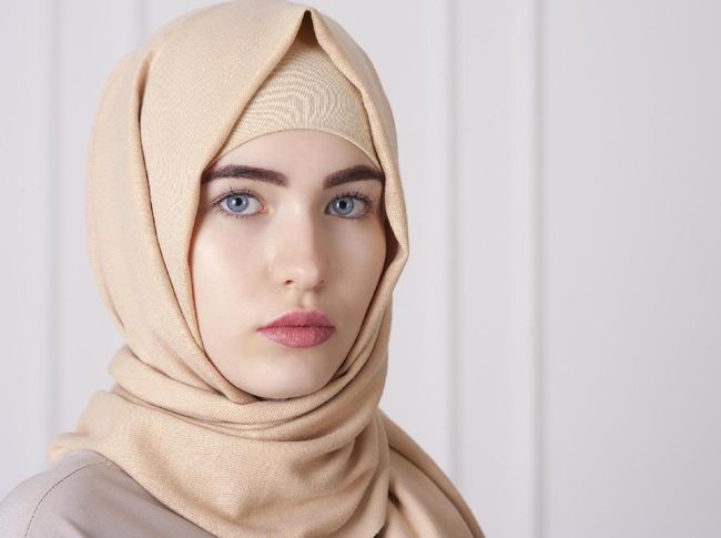  Tips  Merawat Rambut untuk Wanita  Bekerja yang Berhijab 