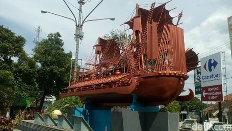 Cerita Monumen Kapal Majapahit di Mojokerto Cerita Monumen Kapal Majapahit di Mojokerto