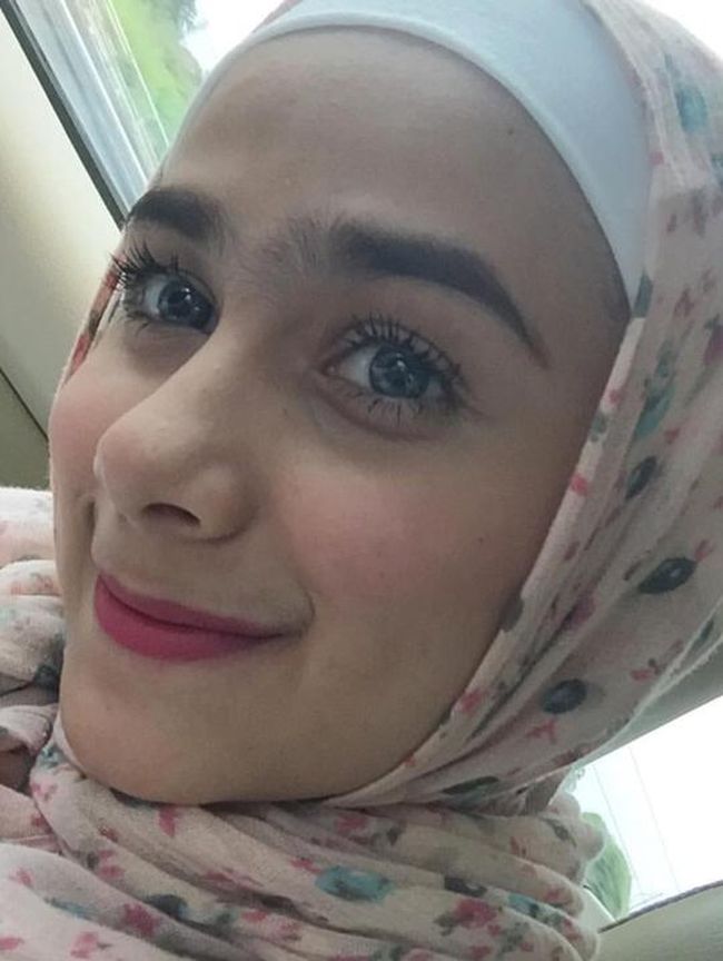 Foto Gaya Hijab Kasual Istri Hengky Kurniawan Sonya Fatmala