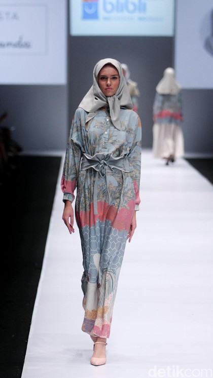 Foto: Koleksi Ria Miranda for Blibli di Jakarta Fashion 