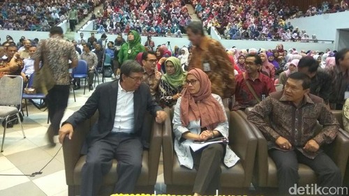 Foto: Gaya Jilbab Simpel Sri Mulyani Saat Berkunjung ke Aceh Foto: Gaya Jilbab Simpel Sri Mulyani Saat Berkunjung ke Aceh