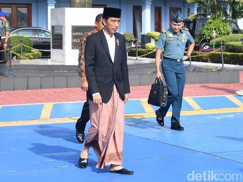 Asal-usul Selop yang Dipakai Presiden Jokowi Saat 