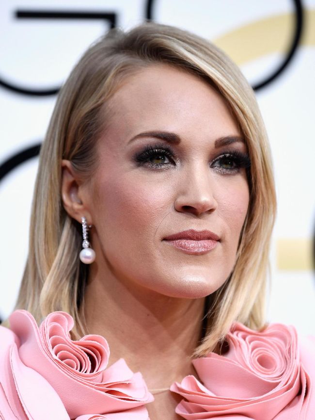Gaun Golden Globes Carrie Underwood Disebut Mirip Alat 