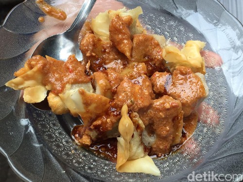 Batagor dan Siomay Jajanan Murah a la Kaki Lima Batagor dan Siomay Jajanan Murah a la Kaki Lima