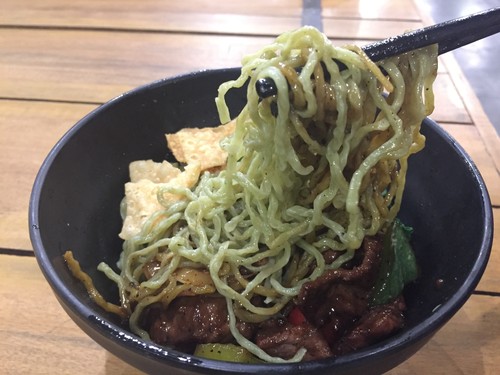 OTW Food Street: Gurih Mantap, Mie Hijau Sapi Lada Hitam dan Martabak Telur OTW Food Street: Gurih Mantap, Mie Hijau Sapi Lada Hitam dan Martabak Telur
