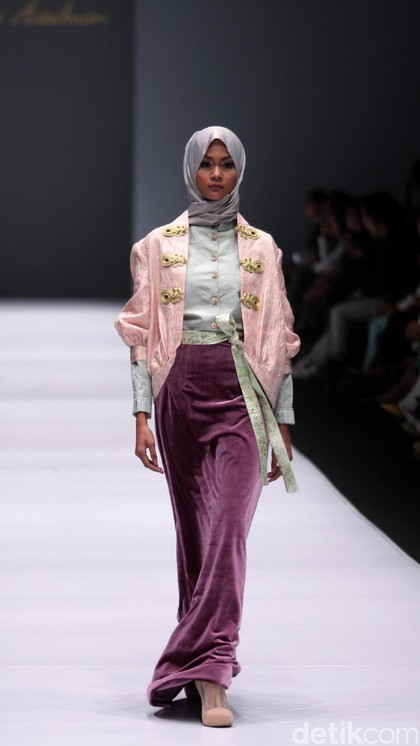 Foto: Koleksi Anniesa Hasibuan di Jakarta Fashion Week 2017