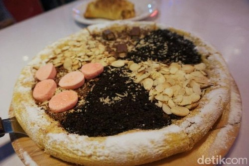 Pizza Nagih: Bisa Pilih Topping dan Saus Pizza Manis Sesuai Selera di Gerai Ini Pizza Nagih: Bisa Pilih Topping dan Saus Pizza Manis Sesuai Selera di Gerai Ini