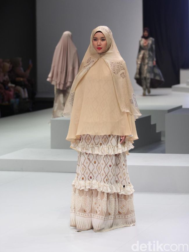 Gaya Baru Busana Muslim Syar i di Indonesia Fashion Week 2021 Gaya Baru Busana Muslim Syar i di Indonesia Fashion Week 2021