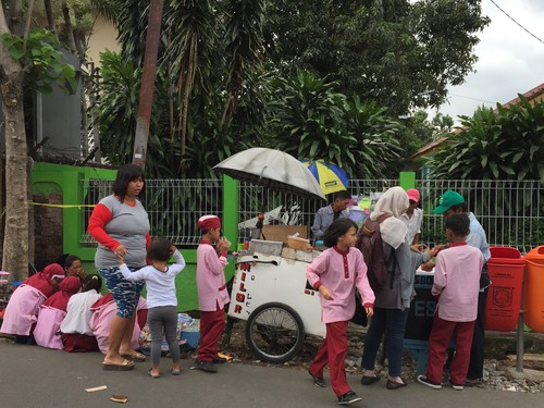 Anak Sering Jajan Tak Sehat? Ini Saran Ahli Gizi Anak Sering Jajan Tak Sehat? Ini Saran Ahli Gizi