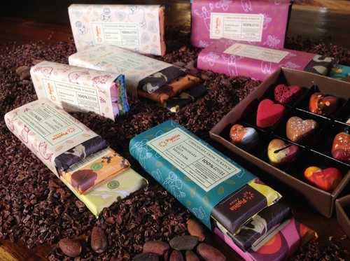 Chocolate Bar Aneka Rasa dan Praline Bentuk Hati untuk Hadiah Valentine Chocolate Bar Aneka Rasa dan Praline Bentuk Hati untuk Hadiah Valentine