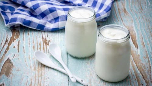 Cairan Bening di Permukaan Yogurt Harus Diaduk atau Dibuang? Cairan Bening di Permukaan Yogurt Harus Diaduk atau Dibuang?