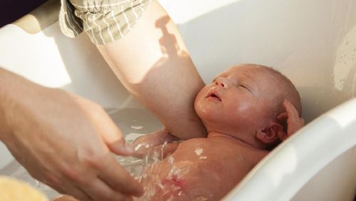 Perhatikan Hal Ini Agar Kulit Kepala Bayi Tak Gampang Iritasi Perhatikan Hal Ini Agar Kulit Kepala Bayi Tak Gampang Iritasi