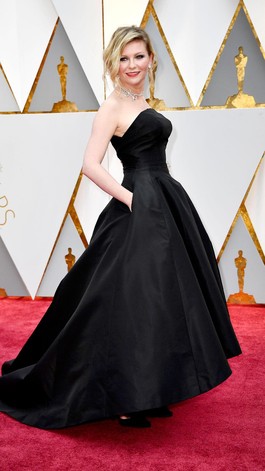 Gaun Oscar Kirsten Dunst Ternyata Dirancang Tahun 1952 Gaun Oscar Kirsten Dunst Ternyata Dirancang Tahun 1952