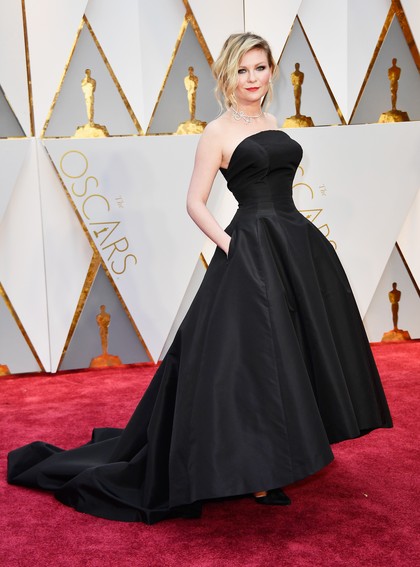 Gaun Oscar Kirsten Dunst Ternyata Dirancang Tahun 1952 Gaun Oscar Kirsten Dunst Ternyata Dirancang Tahun 1952