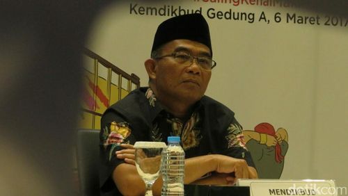 Mendikbud Larang Keras Siswa Lakukan Skip Challenge Mendikbud Larang Keras Siswa Lakukan Skip Challenge