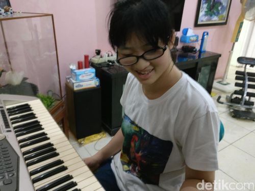 Cerita di Balik Lukisan Indah Seorang Gadis dengan Autisme Cerita di Balik Lukisan Indah Seorang Gadis dengan Autisme