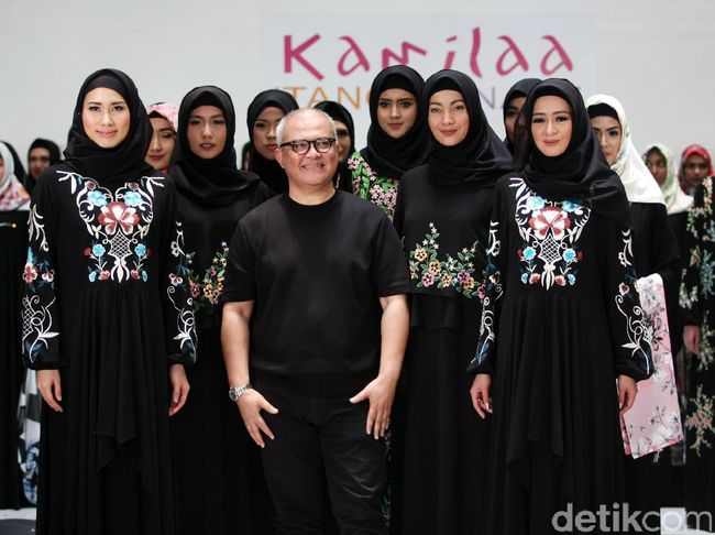 Itang Yunasz Rilis Busana Muslim Terbaru dengan Sentuhan 