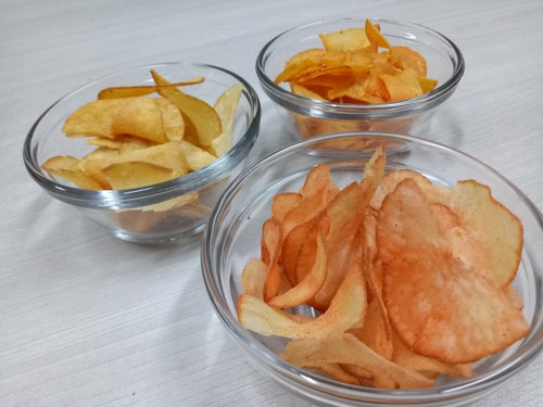Mencicip Tiga Produk Keripik Singkong Rasa Balado Mencicip Tiga Produk Keripik Singkong Rasa Balado