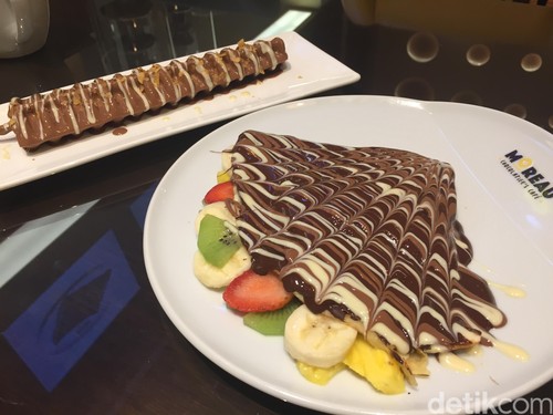Moreau: Nyamm! Manis Legit Crepes Isi Buah Segar dengan Lelehan Dark Chocolate Moreau: Nyamm! Manis Legit Crepes Isi Buah Segar dengan Lelehan Dark Chocolate