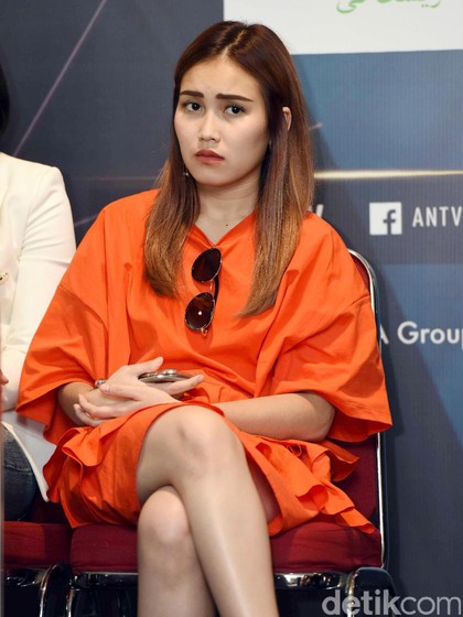 5 Momen Fashion Ayu Ting Ting yang Kontroversional