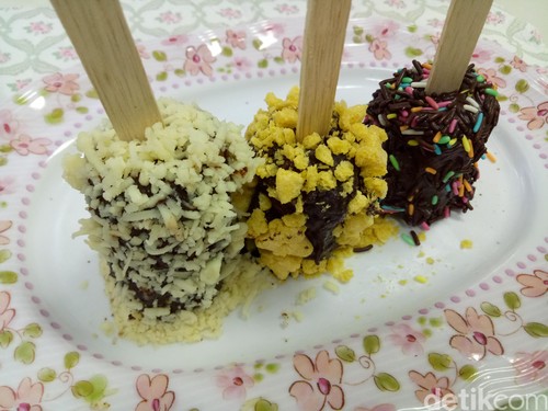 Yuk, Bikin Banana Pop yang Legit Bersama si Kecil! Yuk, Bikin Banana Pop yang Legit Bersama si Kecil!
