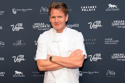 Ini Alasan Mengapa Gordon Ramsay Tak Pernah Menyentuh Makanan di Pesawat Ini Alasan Mengapa Gordon Ramsay Tak Pernah Menyentuh Makanan di Pesawat