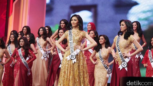 Foto: Cantiknya Finalis Puteri Indonesia 2017 Bergaun Merah