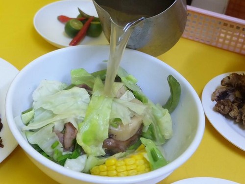 Bulaluhan Sa Espana: Gurihnya Sup Tulang Sumsum dan Ikan Goreng Gaya Warteg Manila Bulaluhan Sa Espana: Gurihnya Sup Tulang Sumsum dan Ikan Goreng Gaya Warteg Manila