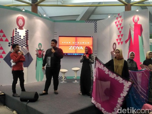 Ivan Gunawan Zoya  Hadirkan Hijab Motif Kain Tradisional 