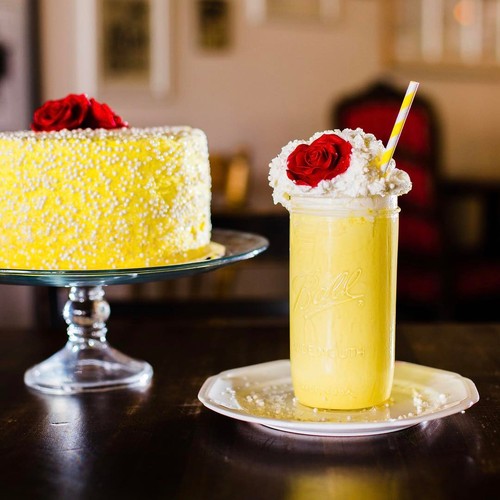 Cantiknya, Cake Vanilla dan Milkshake Bertema Beauty and the Beast Cantiknya, Cake Vanilla dan Milkshake Bertema Beauty and the Beast
