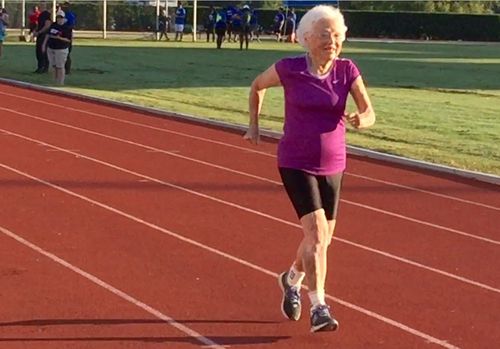 Wow! Di Usia 101 Tahun, Nenek Ini Tetap Semangat Ikut Lomba Lari Wow! Di Usia 101 Tahun, Nenek Ini Tetap Semangat Ikut Lomba Lari