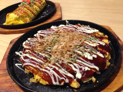 Tokugawa: Lezatnya Okonomiyaki Tebal dengan Isian Seafood dan Daging Sapi Tokugawa: Lezatnya Okonomiyaki Tebal dengan Isian Seafood dan Daging Sapi