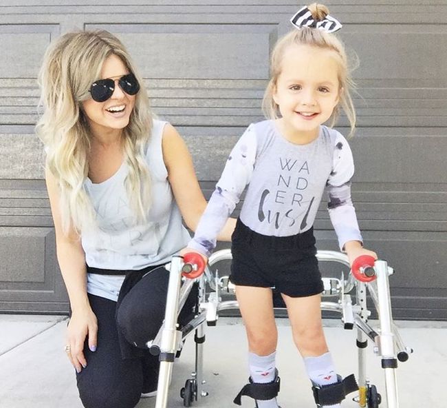 Finley, Balita Pengidap Cerebral Palsy yang Fashionable 
