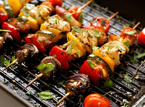 Shish Kebab, Daging dan Sayur dalam Satu Tusuk ala Timur Tengah Shish Kebab, Daging dan Sayur dalam Satu Tusuk ala Timur Tengah