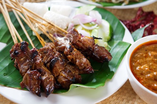 Sate Kalong hingga Susu yang Unik Ada di Indonesia Sate Kalong hingga Susu yang Unik Ada di Indonesia