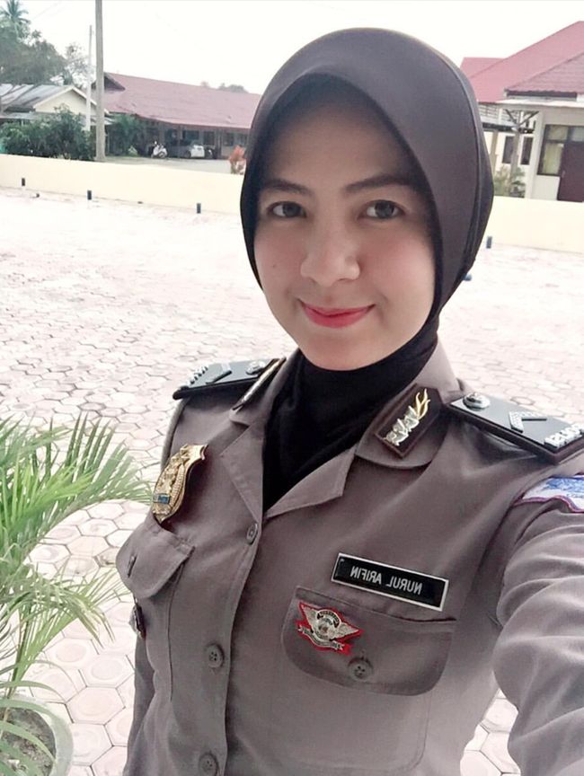 Foto Manisnya Nurul Arifin Polwan  Berhijab Aceh Populer 