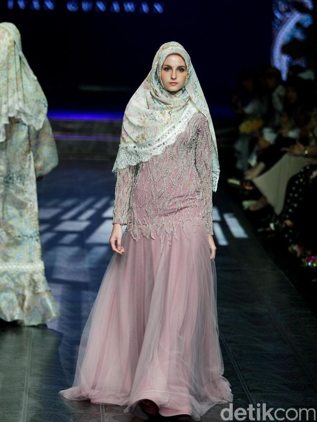 Foto: Koleksi Manjha Hijab by Ivan Gunawan di JFFF 2017