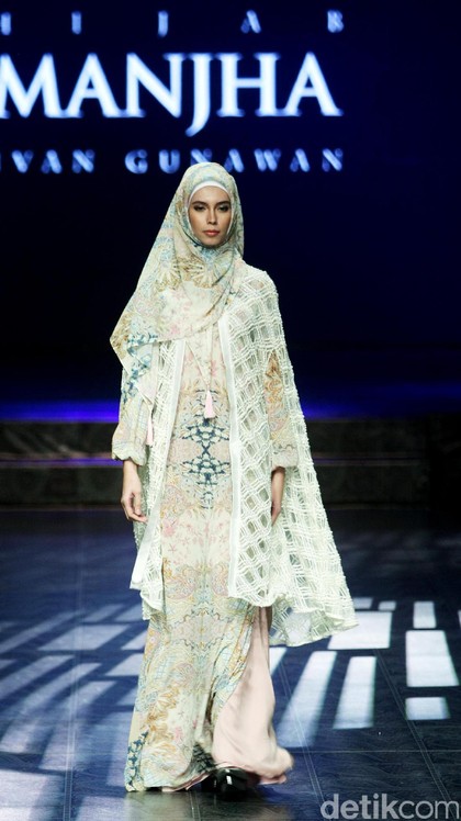 Foto: Koleksi Manjha Hijab by Ivan Gunawan di JFFF 2017